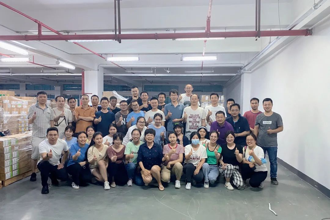 同心聚力 戰(zhàn)高溫酷暑，英唐智控圓滿(mǎn)完成深圳倉(cāng)搬遷工作